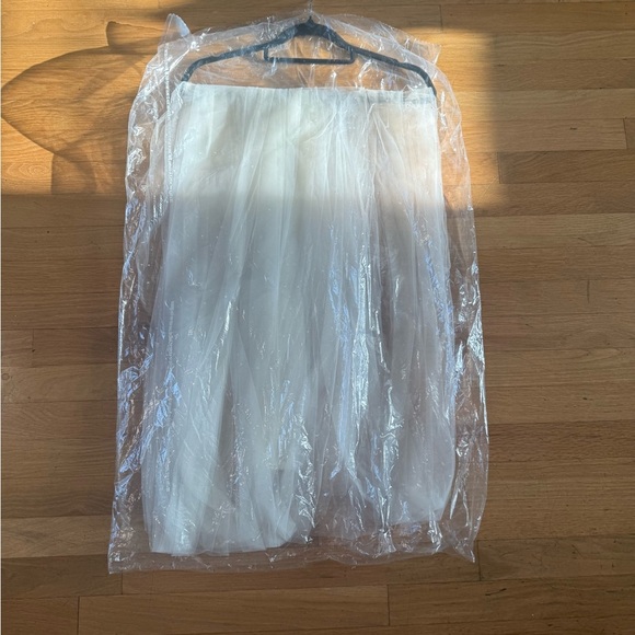 Martina Liana 510 designer Women's Wedding Dress Size 8 (USA 6) with veil - Picture 7 of 16